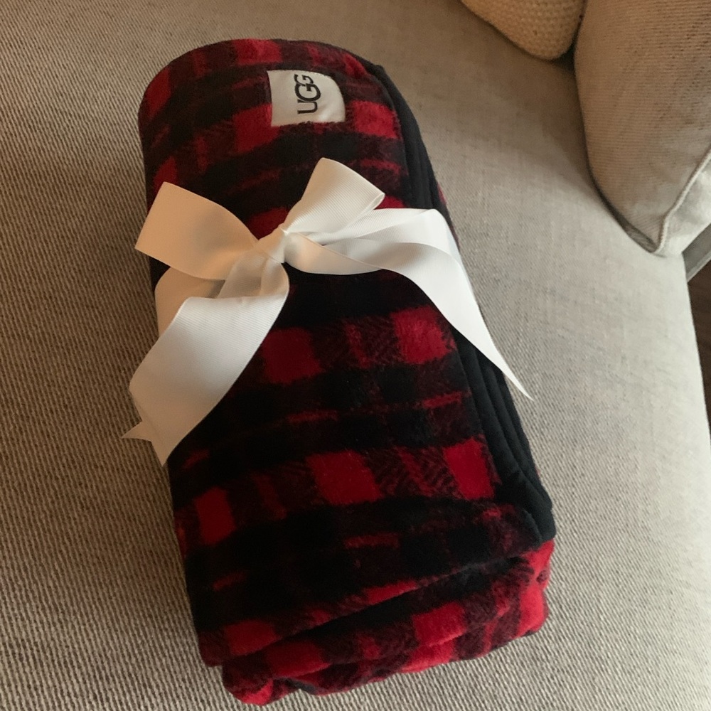 New UGG Red and Black Cozy Soft Throw Blanket for Bed or Couch